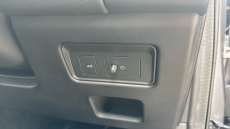 Land Rover Discovery 3.0 D300 Dynamic SE 5dr Auto Diesel Station Wagon